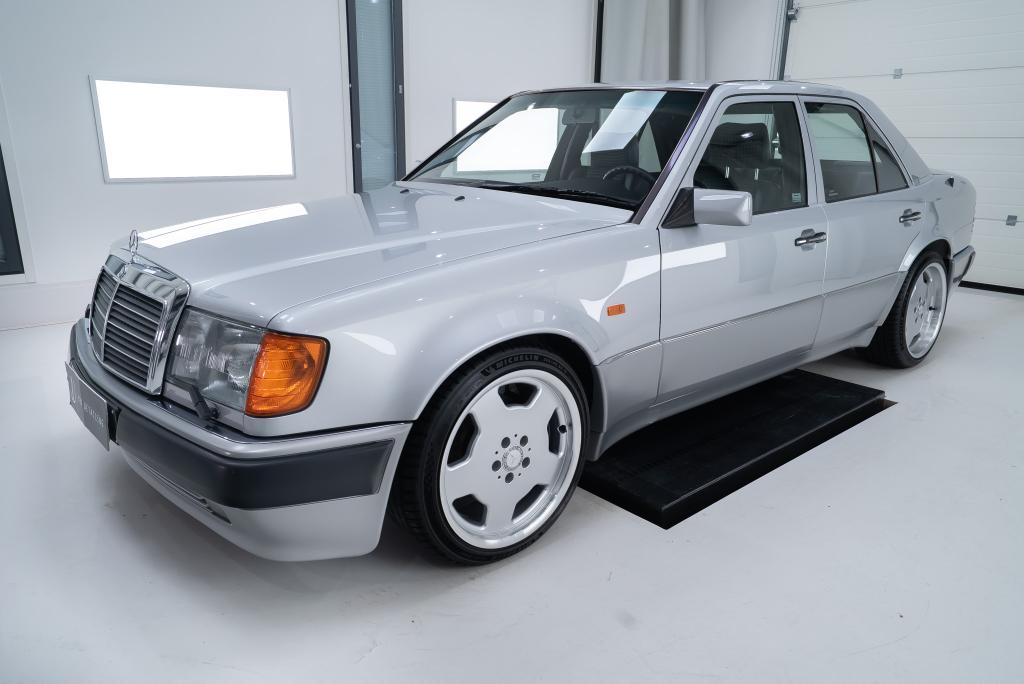 Mercedes-Benz  500E projektikuva